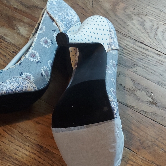 Mojo Moxy Blue and Cream Lace Heels 7.5 M - Picture 7 of 12